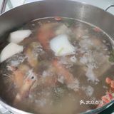 有18元的牛腩锅，不辣，还有38元的鸳鸯锅，锅很大