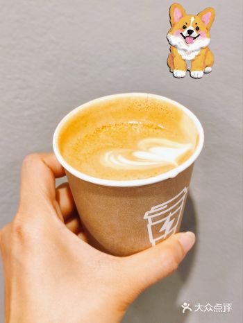 烈日,用咖啡招待自己。