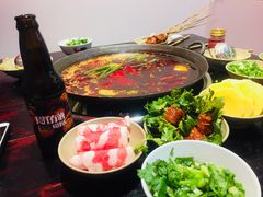 -四小区火锅·巷子里的重庆火锅(花照壁店)