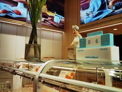 面包甜点陈列柜-好利来(北新桥店)