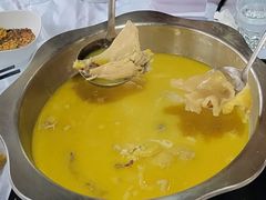 -鲜入围煮花胶鸡海鲜火锅