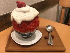 草莓牛奶沙冰-VIA TOKYO