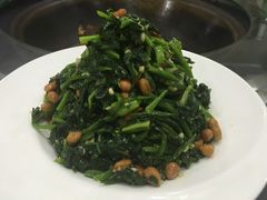 果仁菠菜-白洋淀灶台鱼(名佳花园店)