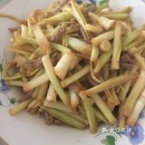 鲜的不得了的茭儿菜炒肉丝