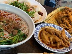 -爆炸头阿姨小四川正宗川味小吃(无任何分店)