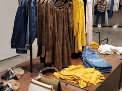 -URBAN REVIVO(上海中庚漫游城店)