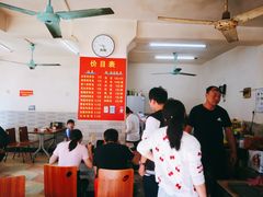 大堂-老字号眼镜子煎包汤包店