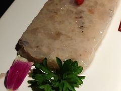 -老牌坊云南鱼豆花火锅(哈西万达店)