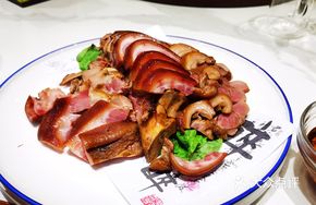 Fragrant Sauce Pork Trotter