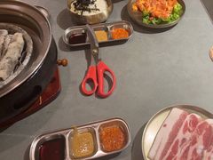 -围炉肉舍•炭烤活鳗•丹东海鲜烤肉(步行街店)