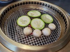 -铭牛烧肉·和牛海鲜自助(高新月牙湖店)