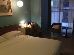 -卡罗酒店(东门晒布地铁站店)