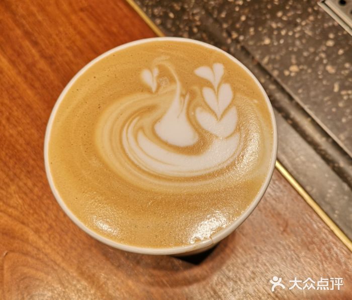 星巴克臻选上海烘焙工坊烟熏司考奇拿铁图片