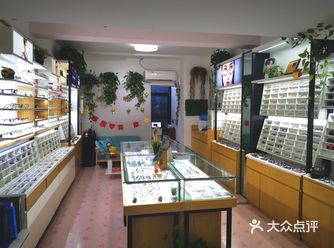 昆山眼镜店太多了，就我附近的就有好几家