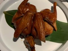红烧乳鸽-汤城小厨•粤菜•靓汤(苏州街店)