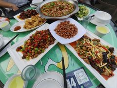 -兔行天下-鸿鹤鲜锅兔(中海国际店)