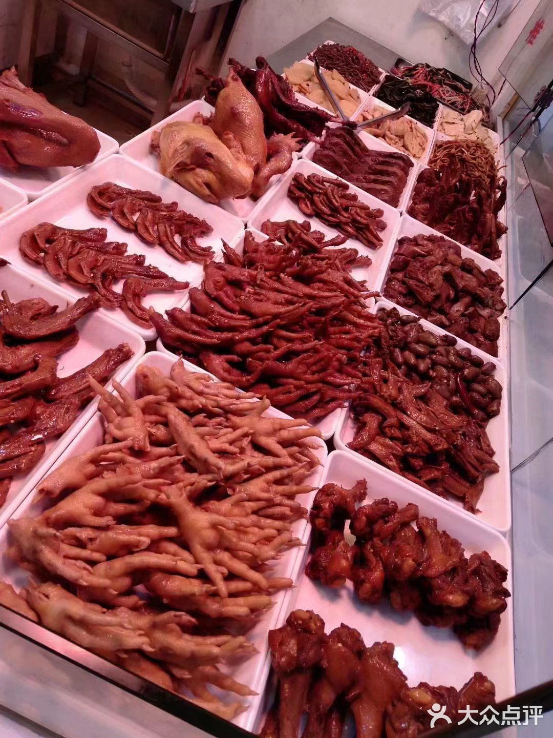 正宗牛肉98/斤，五香板鸭30/斤，猪头肉42/斤