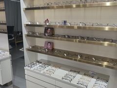-视野联行眼镜•蔡司•依视路(温江店)