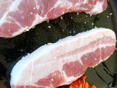 烤招牌厚切鲜猪五花-小米烤肉-泥炉炭烤(常营店)
