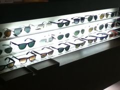 -LensCrafters亮视点·OAKLEY精选(静安嘉里中心店)