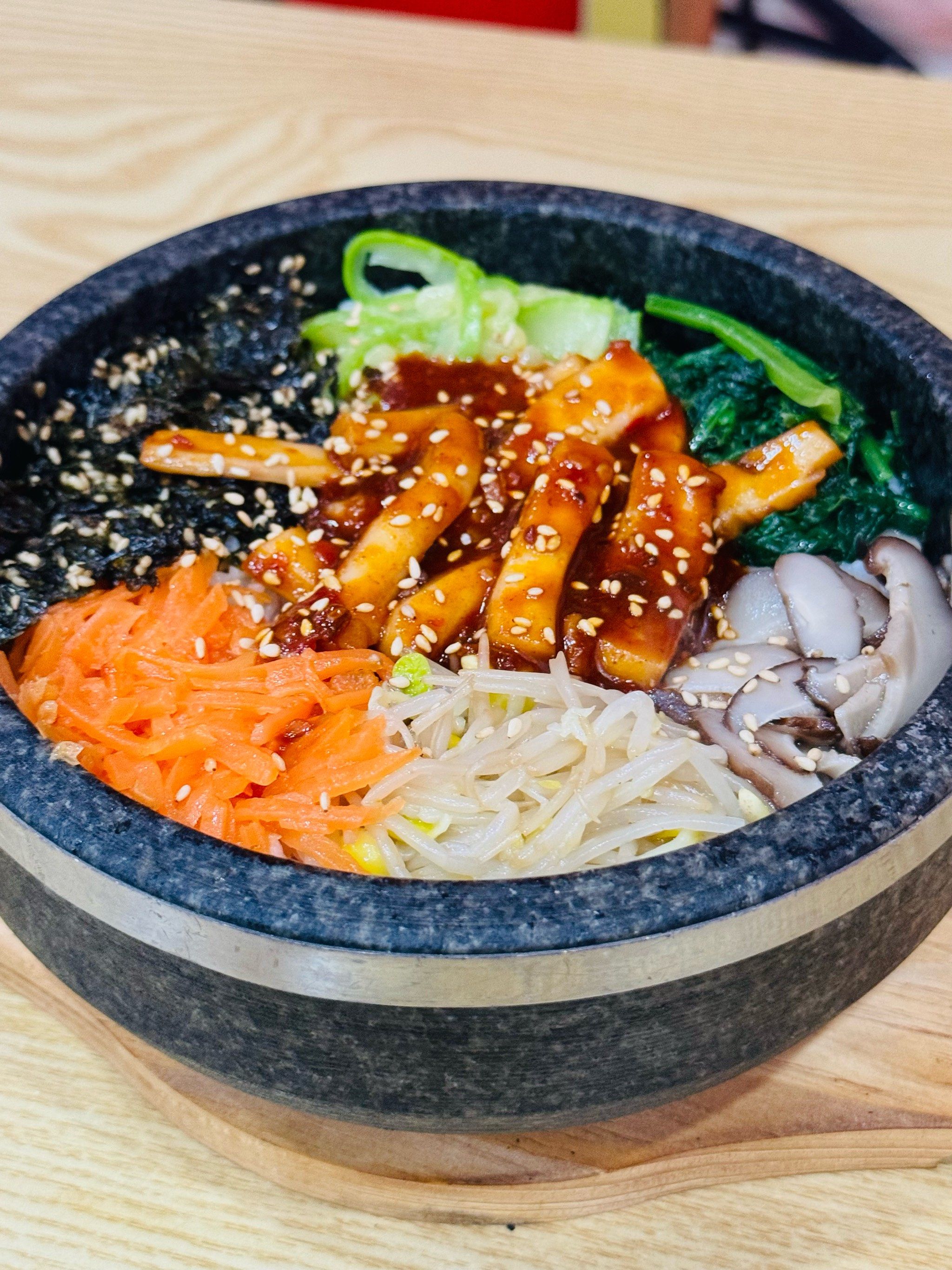 石锅香辣鱿鱼拌饭