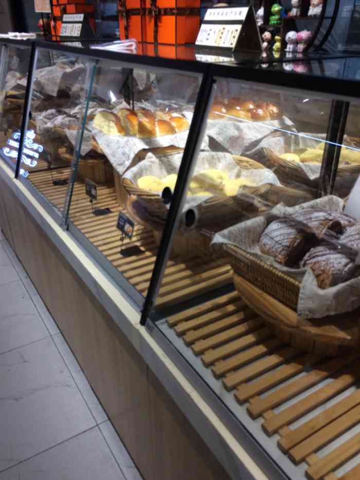 山野面包工坊(旭辉mall店)-"这是一家日式的面包店.「黑芝麻贝果」最.