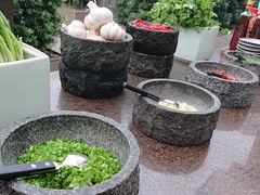 自助调料区-风与炭BBQ户外火锅烧烤(成都群光君悦酒店)