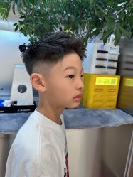 -艾美A·M Hair Salon