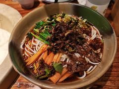 云南特色凉米线-滇香肴·云南菜蒸汽石锅鱼(云南北路店)
