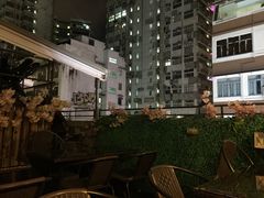 -layback cafe & bar