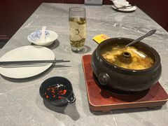 气锅鸡鸡汤-福照楼汽锅鸡·云南菜(火车站锦江店)