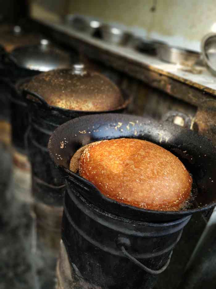 支前烧饼店-"这家的饼很大,但是不是我们平时吃的烧饼,.