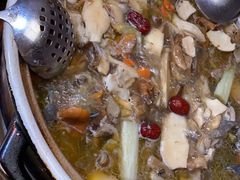 乌鸡野生菌汤-东巴谷野生菌火锅餐厅