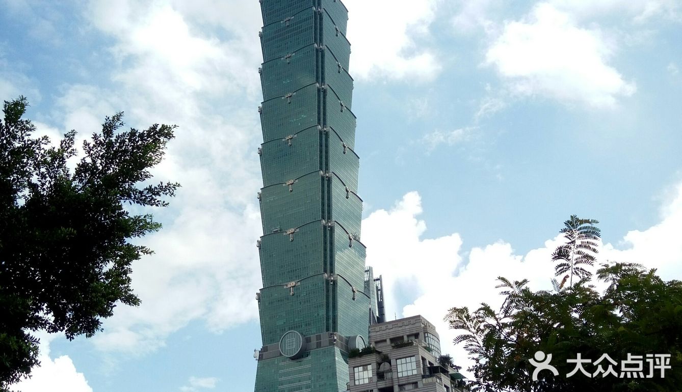 美景一览无余。世界最快电梯真的是有够快，刷刷的就到了