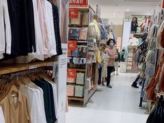 -优衣库(上海金桥国际商业广场店)