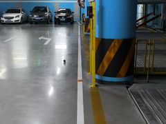 -白玉兰广场停车场