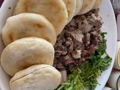 扒猪脸火勺-北京龙庆四季香农家饭庄·灶台鱼·碳烤虹鳟鱼(龙庆峡店)