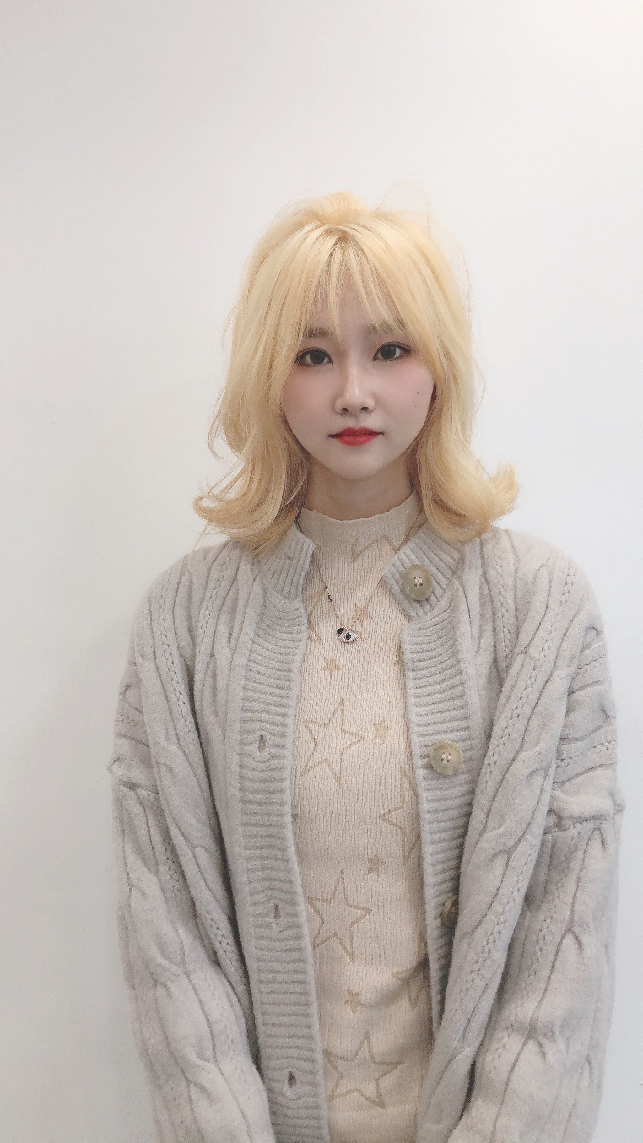 青春可爱,都是小哥哥喜欢黄头发的小妹妹,他已经染黄了哦