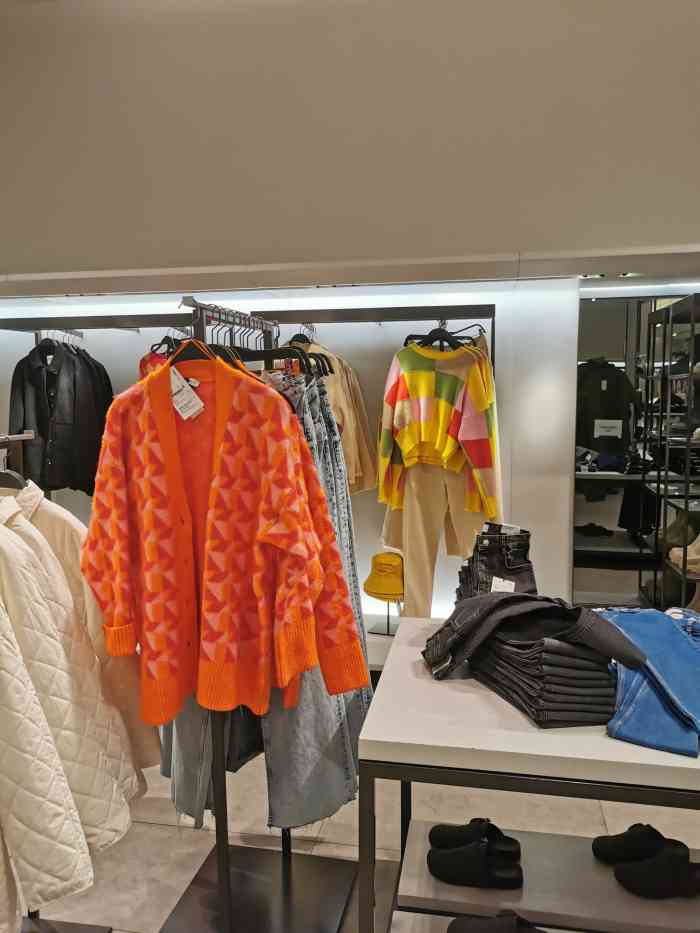 zara(青岛万象城店)-"最喜欢穿zara家的裤子,因为版型的多样.