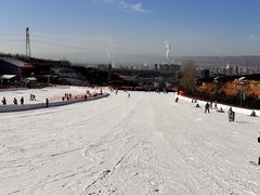 -采薇庄园四季滑雪场
