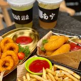 调酒要晚上七点后才开始 于是点了点小吃和饮料