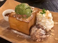 -莓园冰淇淋店