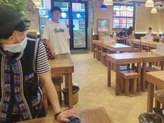 -云阿蛮云南生烫牛肉米线(奉贤路店)