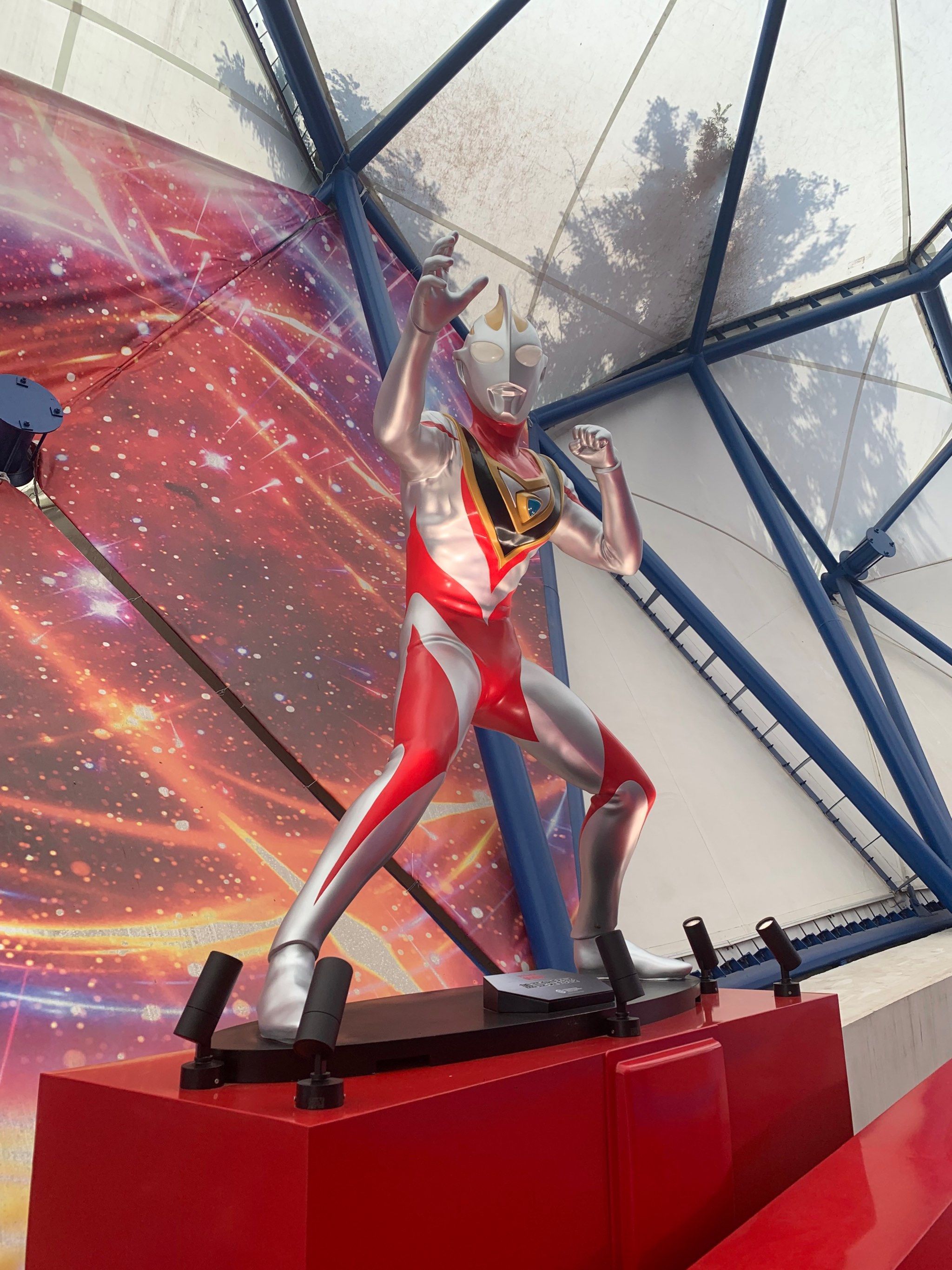 孩子喜欢奥特曼,今天特意来看,里面冰冰凉