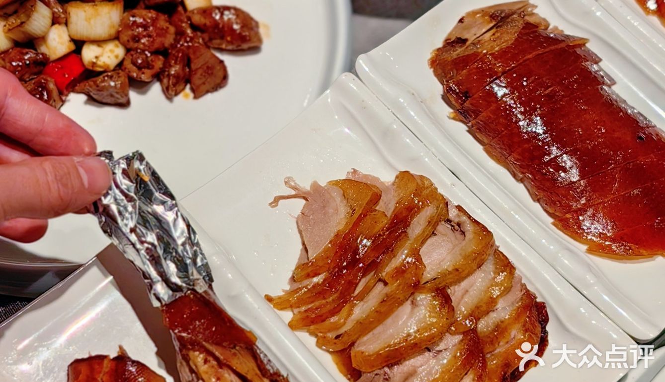 来这家餐厅一定要点这个烤鸭