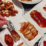 来这家餐厅一定要点这个烤鸭