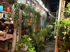 -Cuc Gach Quan Restaurant