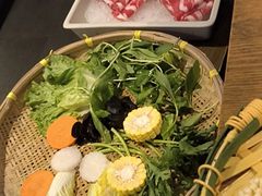 -尚尚仙·酸汤猪手·猪肚鸡火锅(华联万柳购物中心店)