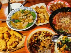 -爆炸头阿姨小四川正宗川味小吃(无任何分店)