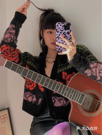 原来会弹吉他是这么的帅气迷人！